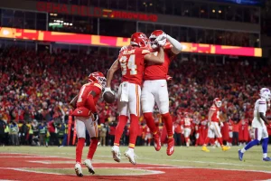 Mahomes push Chiefs to third Super Bowl in a row, beating Bills 32-29