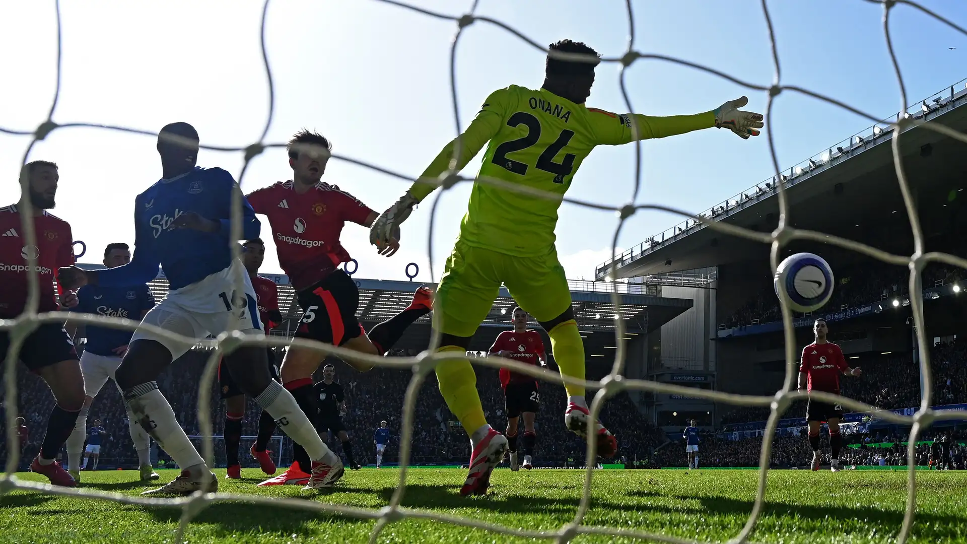 Everton and Man Utd say goodbye to Goodison Park with 2-2 draw