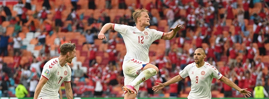 Дания е първият четвъртфиналист след разгромна победа над Уелс