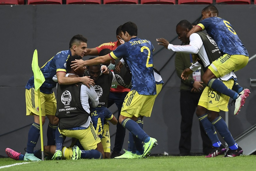 Колумбия надви драматично Перу в малкия финал на Копа Америка 1
