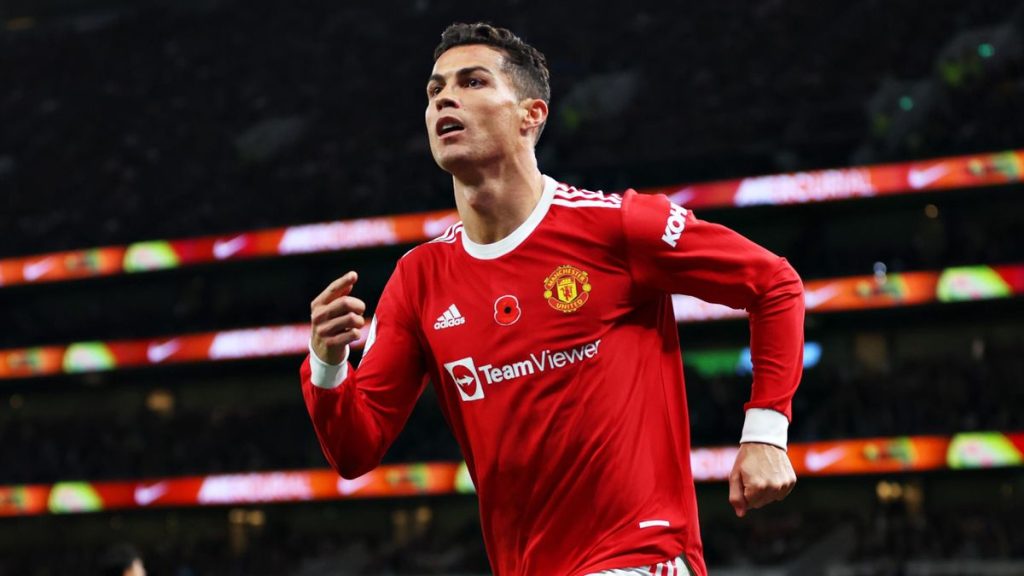 CR7 се готви индивидуално, Кавани се завръща от контузия
