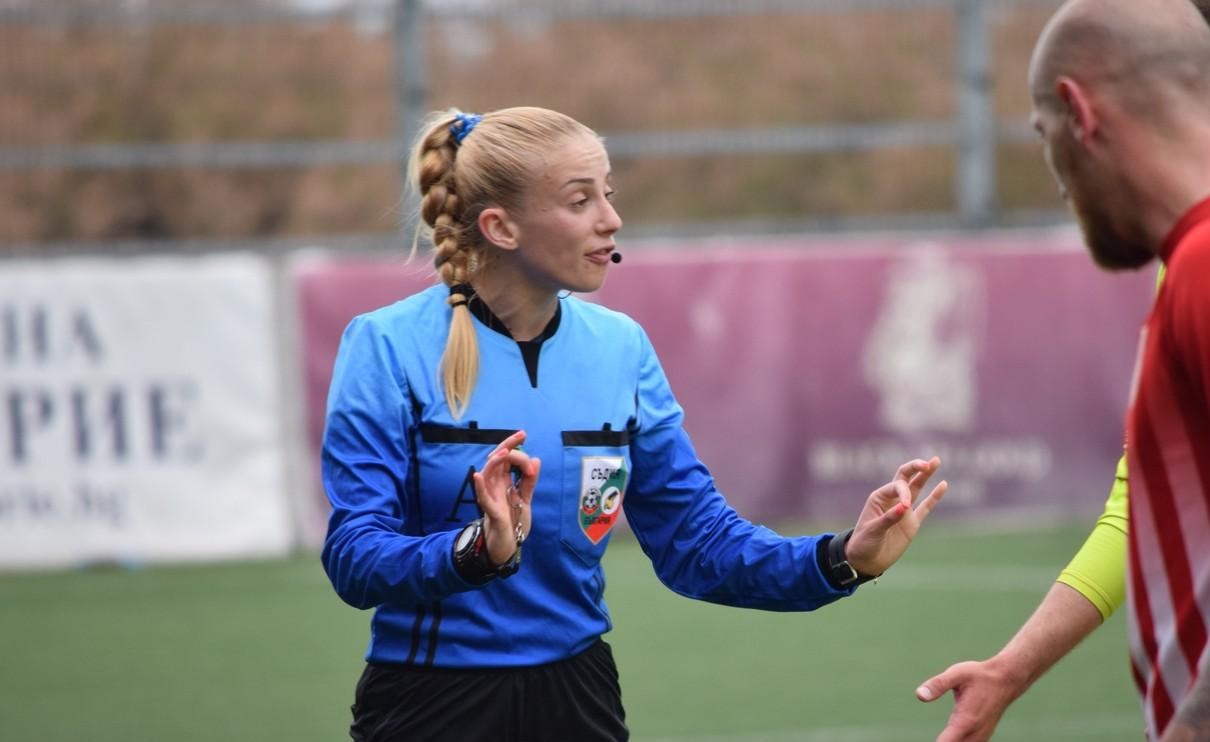 Християна Гутева ще свири мач в Шампионската лига width=