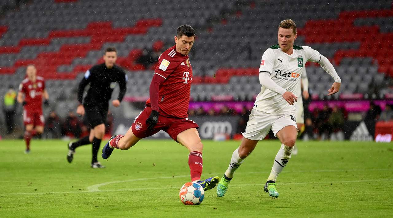 Борусия М вгорчи началото на 2022 година за Байерн Мюнхен 1