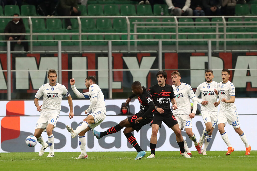 Милан измъкна трите точки срещу Емполи и дръпна на върха