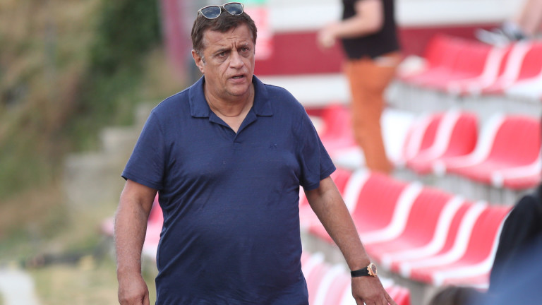 Стойне Манолов: Слаби сме и ще изпаднем