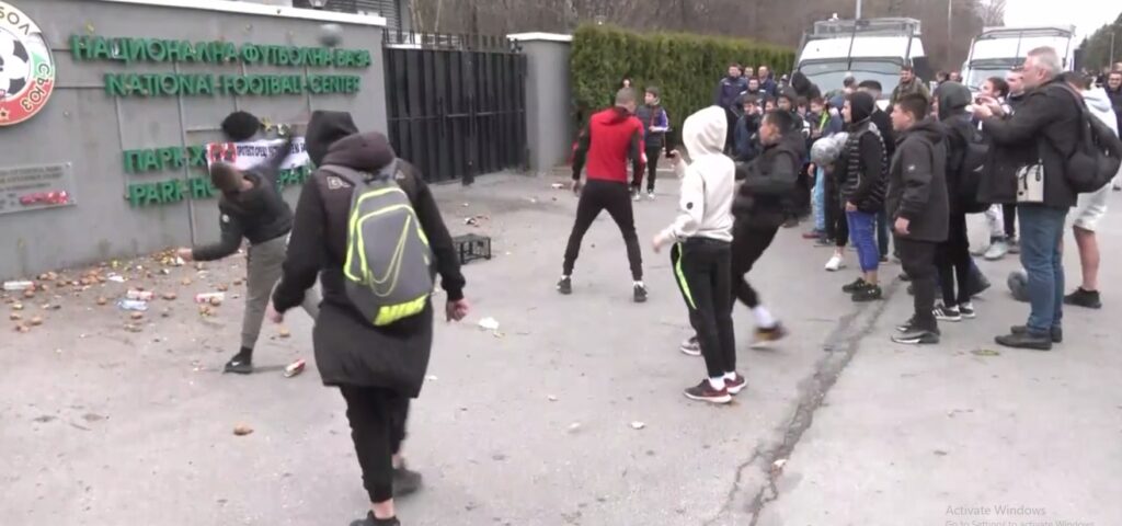 Започна разследване на позорната сбирка пред БФС