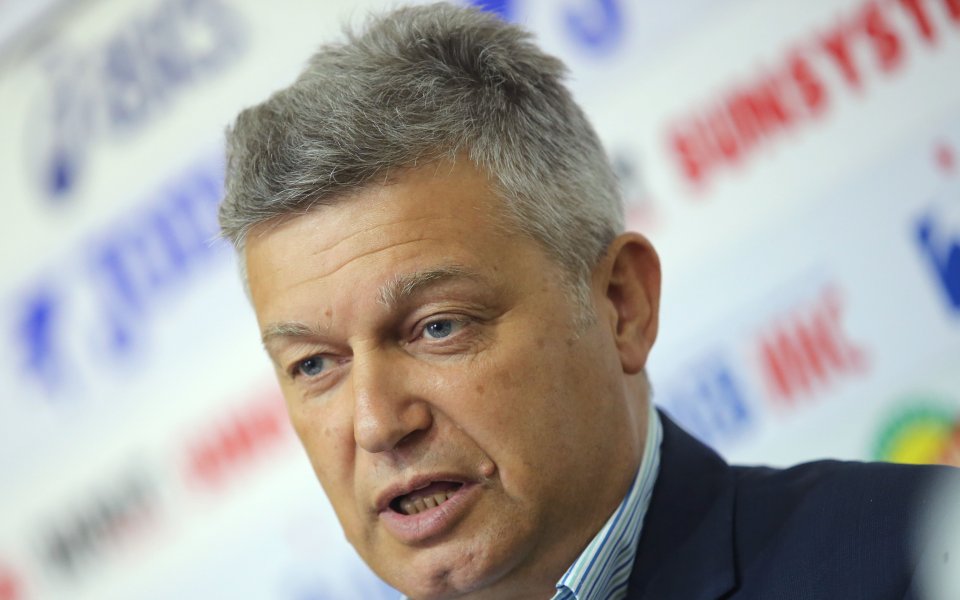 Петър Петров: ФИФА смята, че ВАР е успешен в България