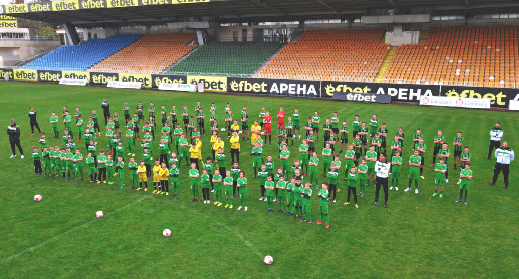 Славен български клуб започва от най-ниското ниво на футбола 8