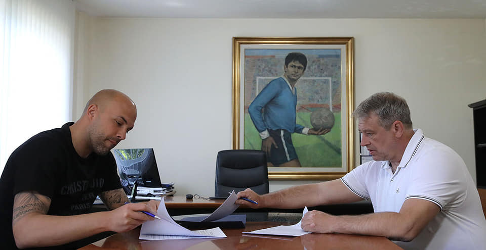 Ники Михайлов подписа нов договор с Левски 1