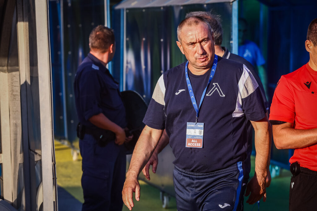 Ивелин Попов остана извън групата на Левски за мача с Пирин