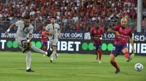 ПСЖ започна Лига 1 с 5:0 над Клермон, Неймар се развихри