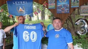 Левски връчва специален плакет на Гибона преди мача с Хамрун