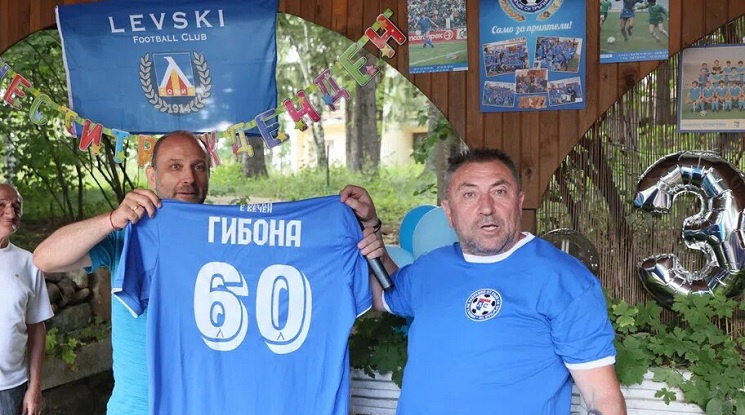 Левски връчва специален плакет на Гибона преди мача с Хамрун 2