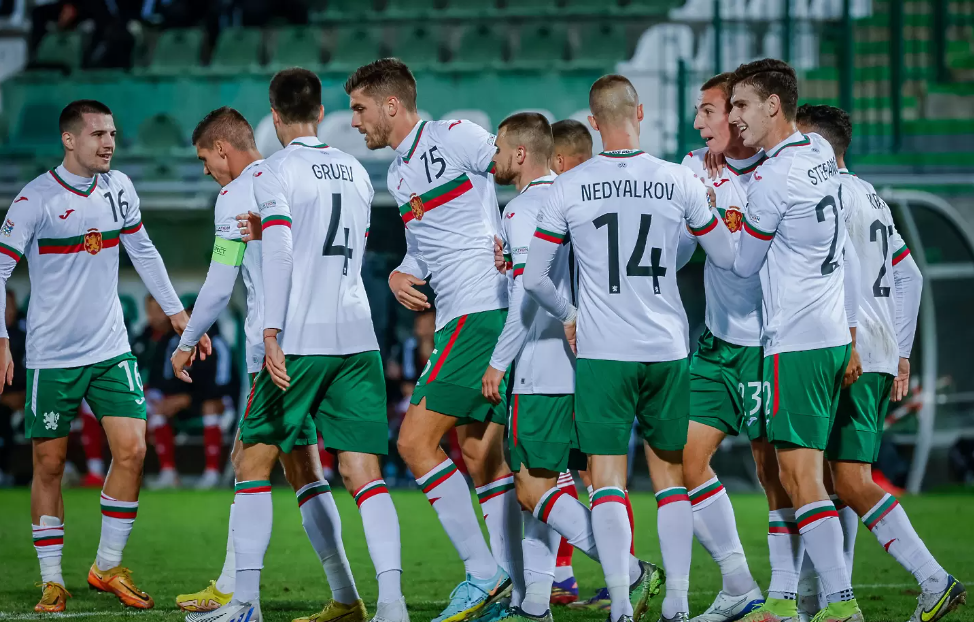 България разби с 5:1 Гибралтар и доближи на точка македонците