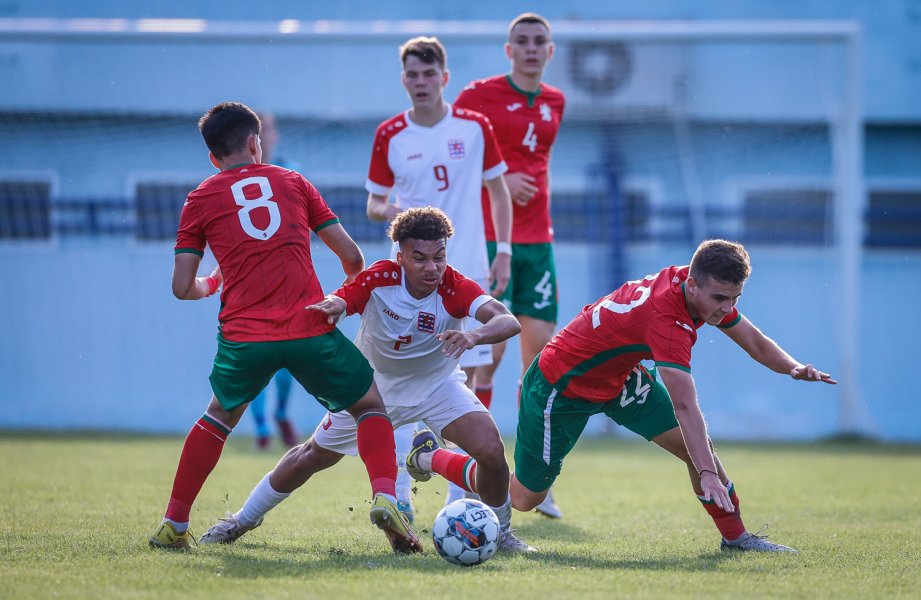 България U19 изпусна да победи Люксембург U19 6