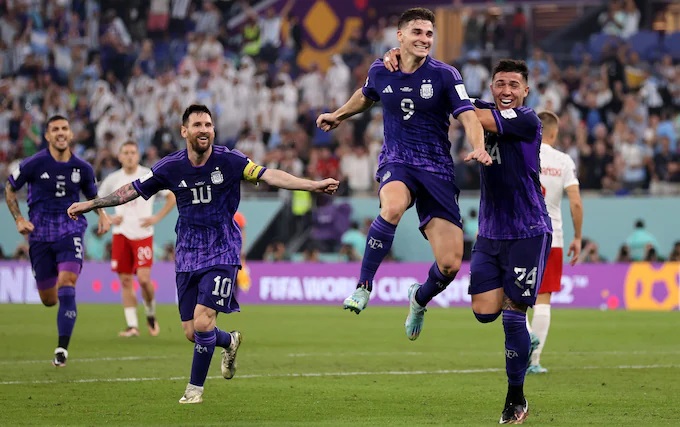 Мощна Аржентина срази Полша и триумфира в група С на Мондиал 2022