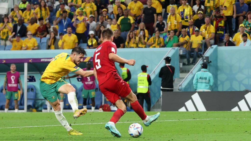 Австралия шокира Дания и се класира за 1/8-финалите в Катар