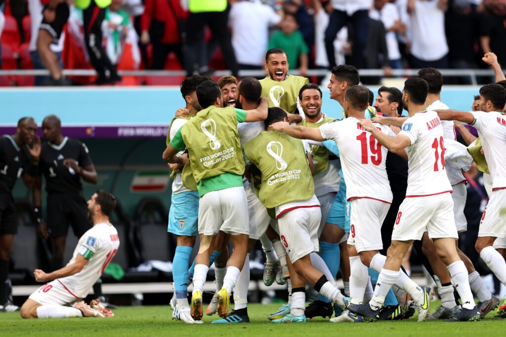 Иран нанесе звучен шамар по амбициите на Уелс с два гола в края