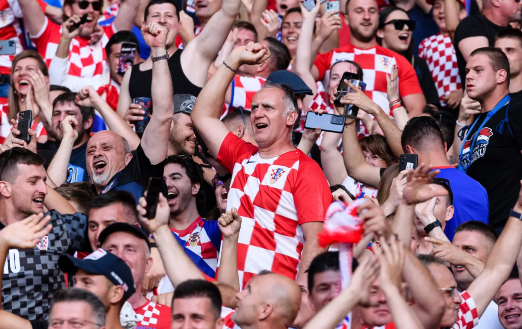 ФИФА глоби Хърватия заради обиди към Милан Борян 14