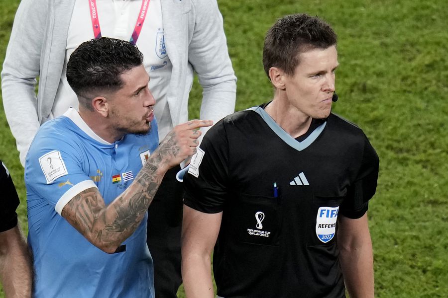 Национал на Уругвай може да бъде наказан с 15 мача 8