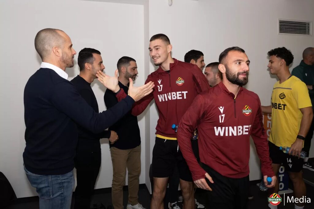Новият треньор на Ботев надъха футболистите преди първата тренировка