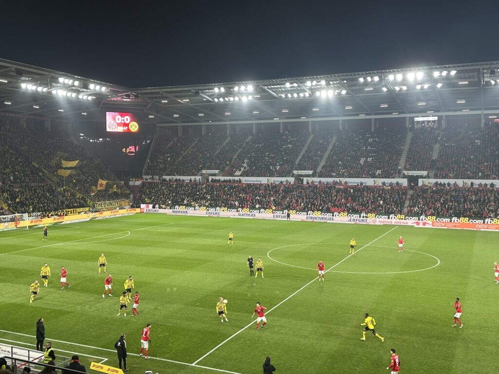 Късен гол на Джовани Рейна зарадва Борусия Дортмунд срещу Майнц