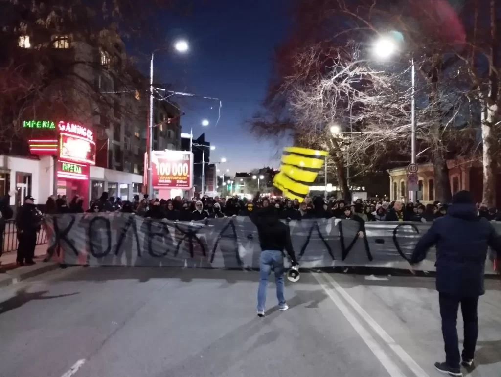 Започна се! Феновете на Ботев “заляха” улиците на Пловдив