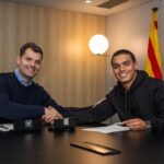 Синът на Роналдиньо подписа с Барселона