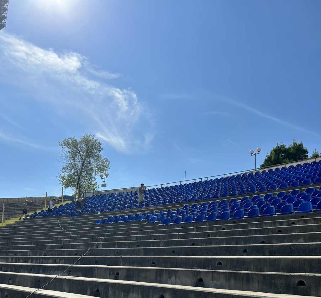Левски пуска още 1000 билета, фенове редят седалки