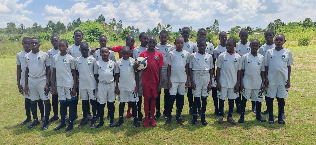 Страхотен жест: Лудогорец облече с екипи цял отбор дечица от Уганда