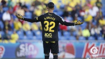 Барселона с изненадващ интерес към вратар на Лас Палмас 1