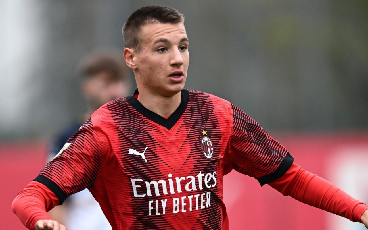 15-годишен нападател може да дебютира за Милан срещу Фиорентина