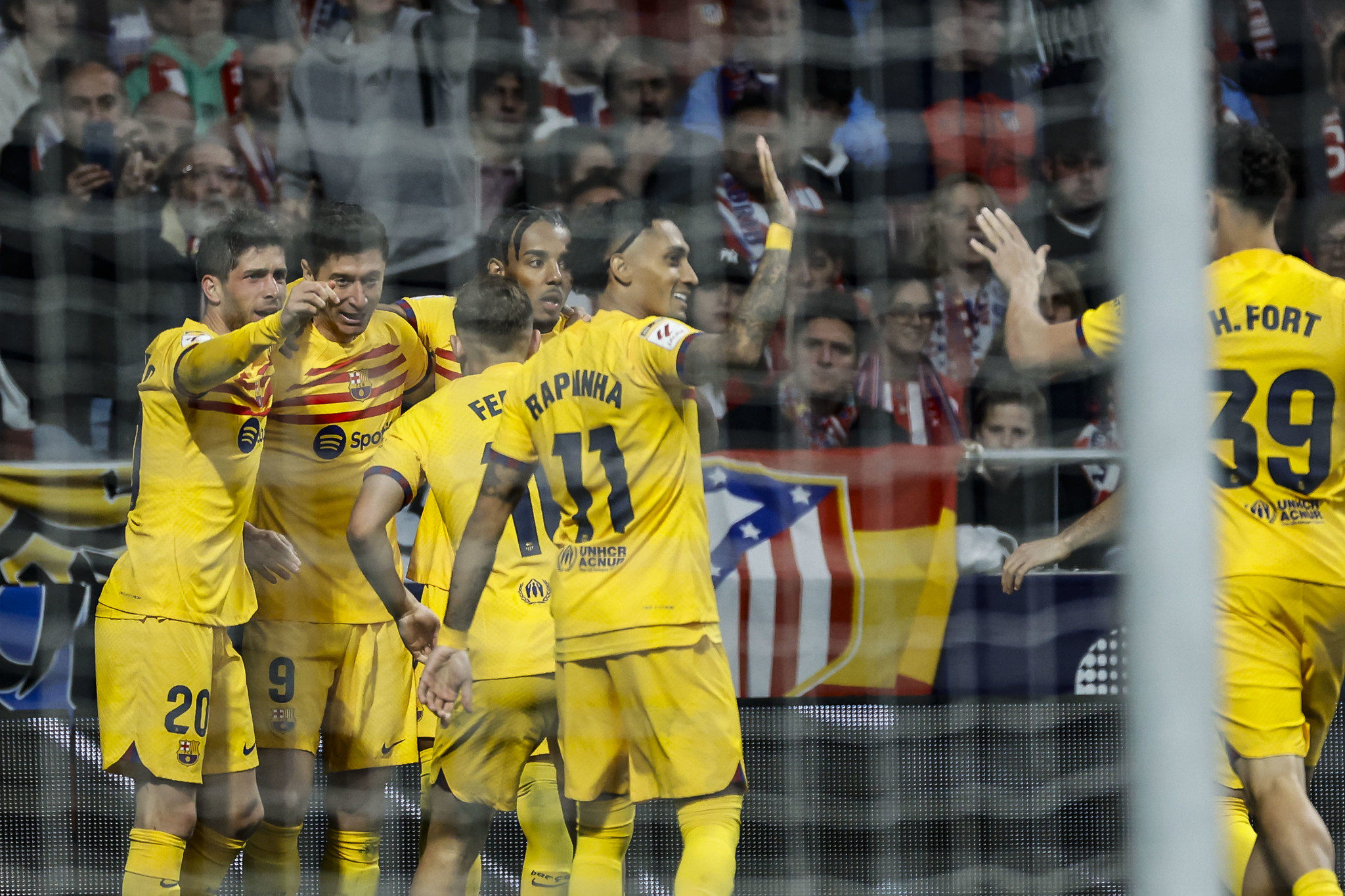 Барселона разби Атлетико в Мадрид и остана в битката за титлата 34