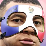 Казус: УЕФА забранява на Мбапе да играе с маска