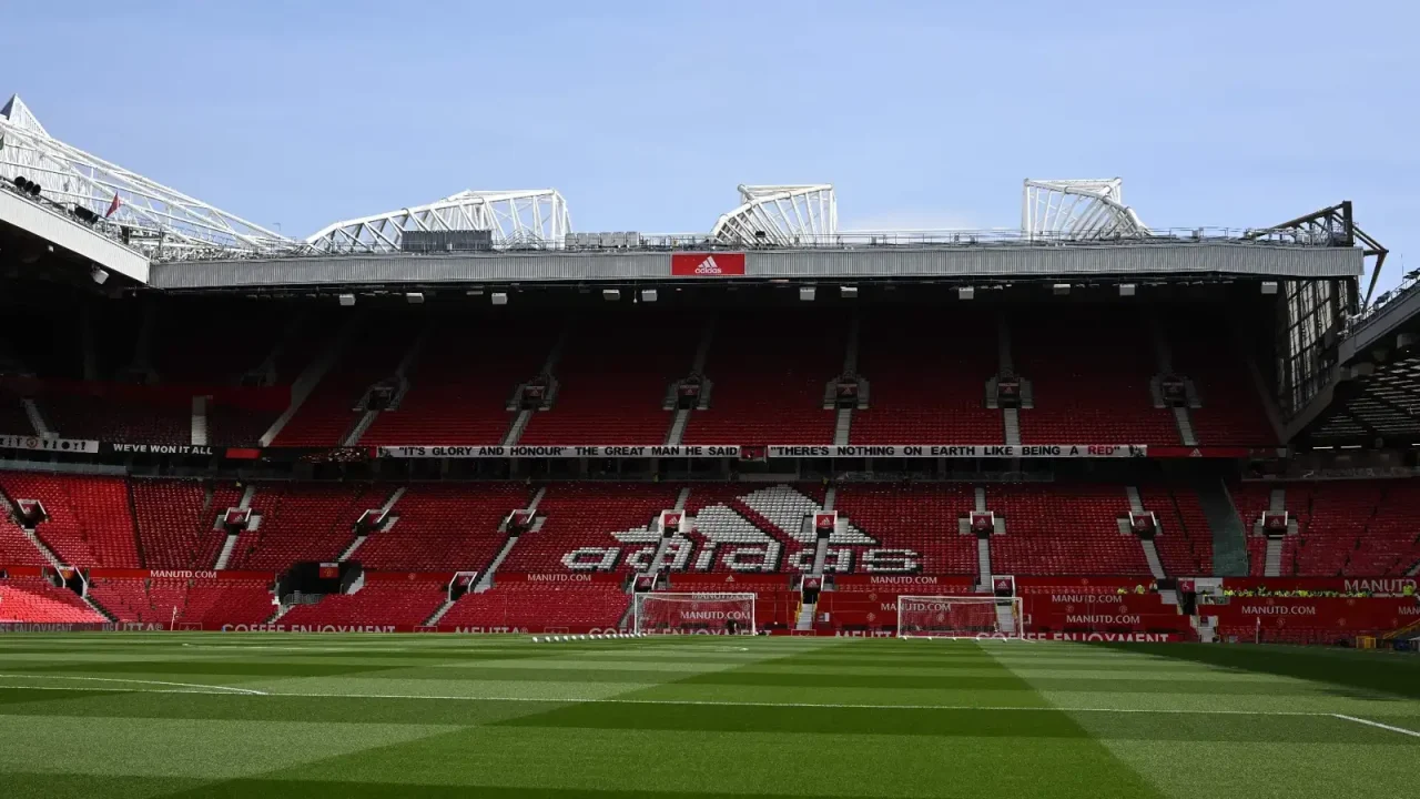 old-trafford-adidas