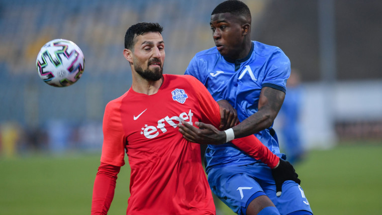 Турски отбори спорят с Левски за подписа на Сулака