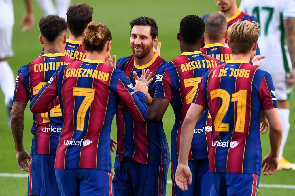 Барселона ще покаже вратата на четирима през януари