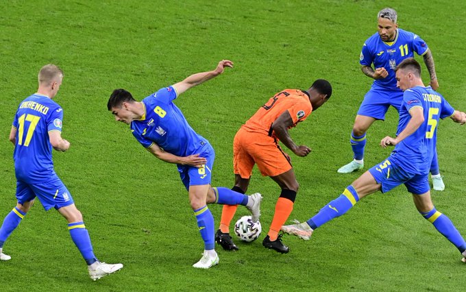 Нидерландската вълна повали Украйна след пет гола в Амстердам 1
