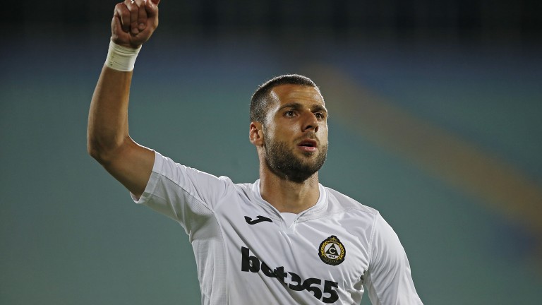Основен футболист на Славия ще отсъства няколко месеца 1
