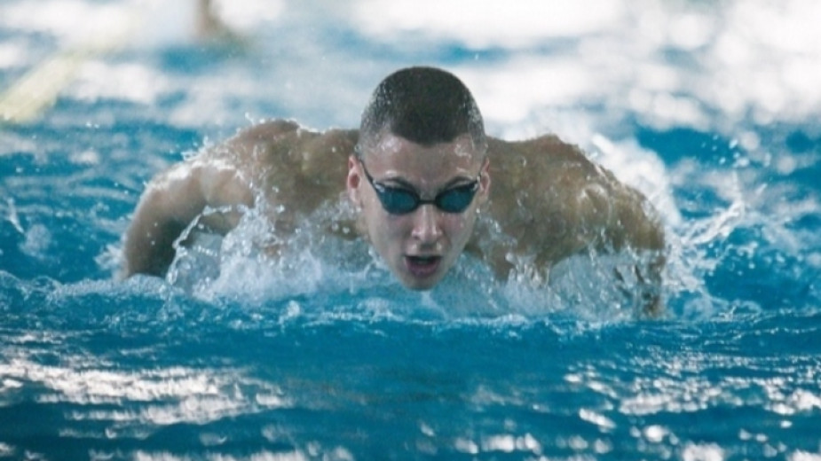 Миладинов с втора европейска титла в плуването 1