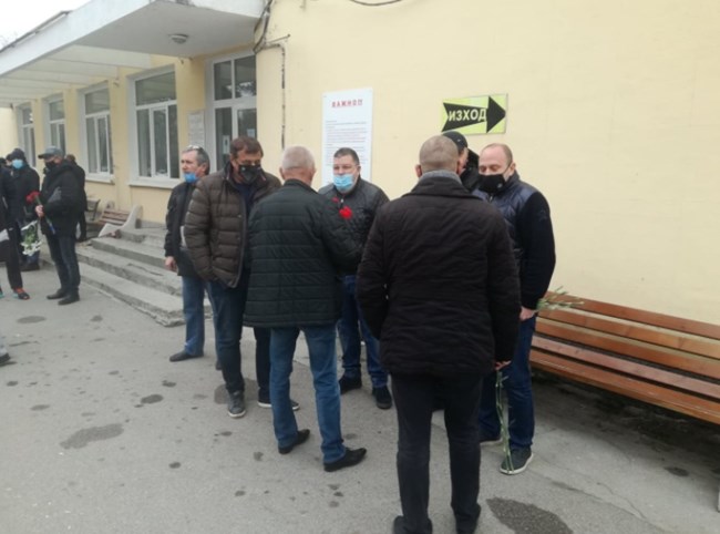 Куп футболни величия изпратиха Никола Спасов 2