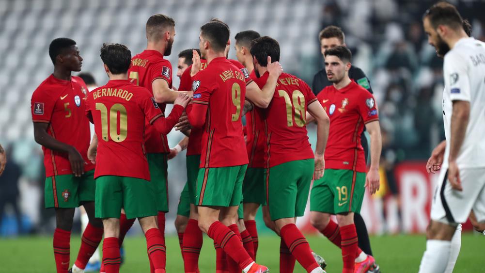 Автогол донесе трудни три точки за Португалия срещу Азербайджан 1