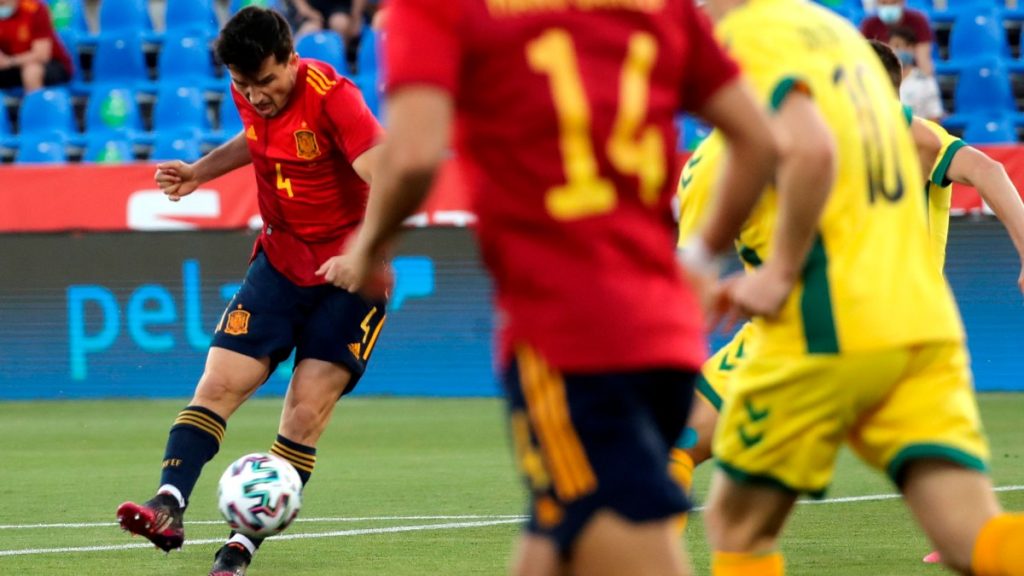 Младежите на Испания се разправиха с Литва с четири гола
