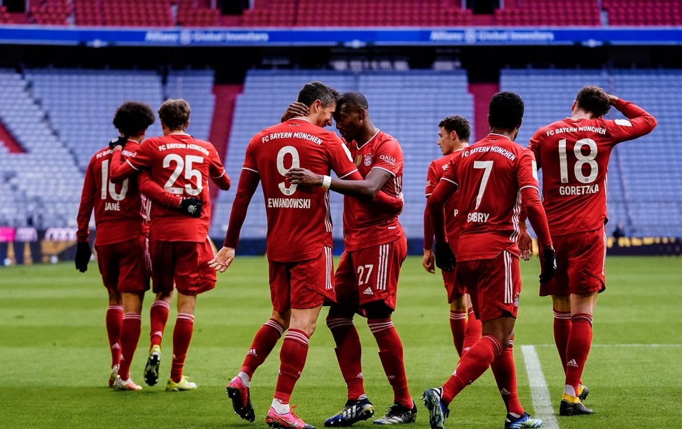 Байерн разби Щутгарт с десет човека, Левандовски с хеттрик