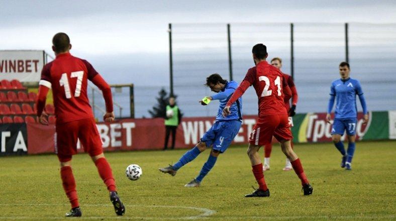 Стартовите състави на Царско село и Левски