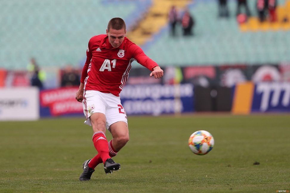 Аталанта иска двама от ЦСКА