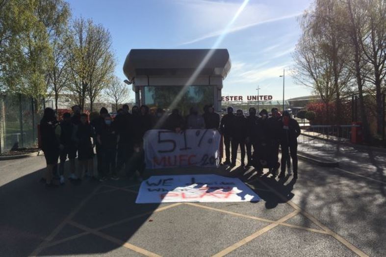Протести на Карингтън! Феновете на Юнайтед искат 51% от акциите
