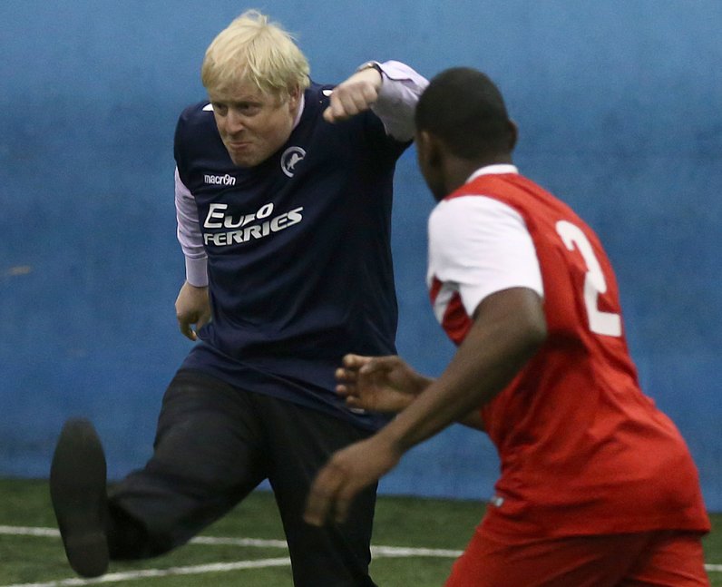 Борис Джонсън: Феновете ще гледат футбол на живо през октомври