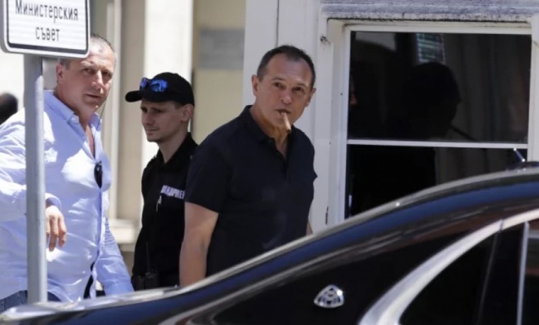 Изненада! Божков прeхвърли акциите на Бойко Борисов