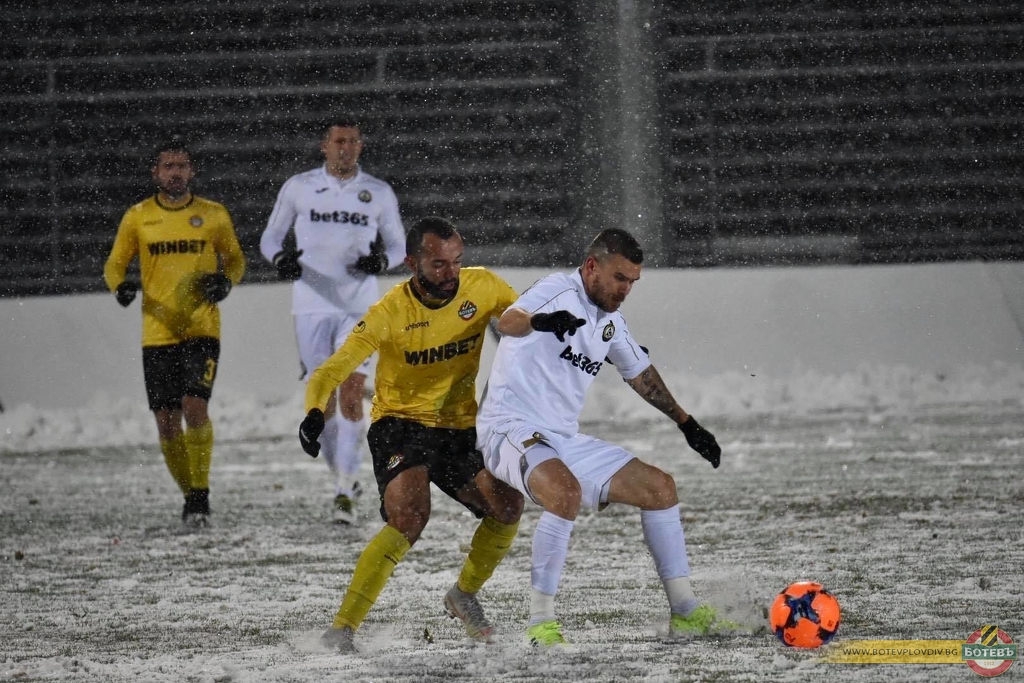 Ботев Пловдив маха трима чужденци
